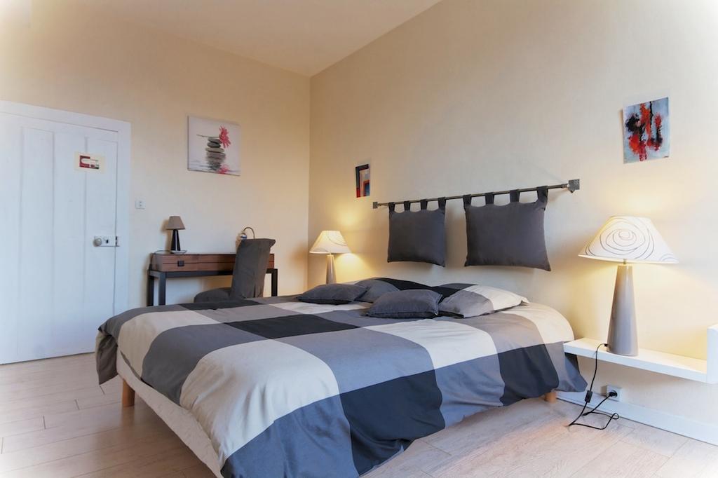 Comme A La Maison Bed and Breakfast Tours-sur-Marne Rum bild