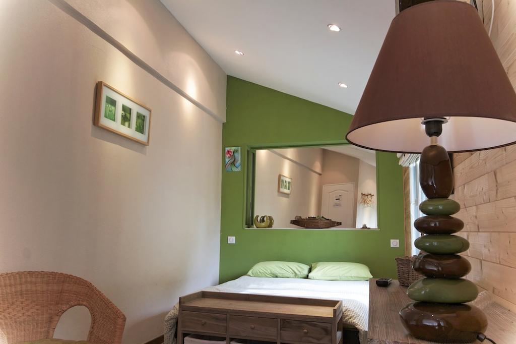 Comme A La Maison Bed and Breakfast Tours-sur-Marne Rum bild
